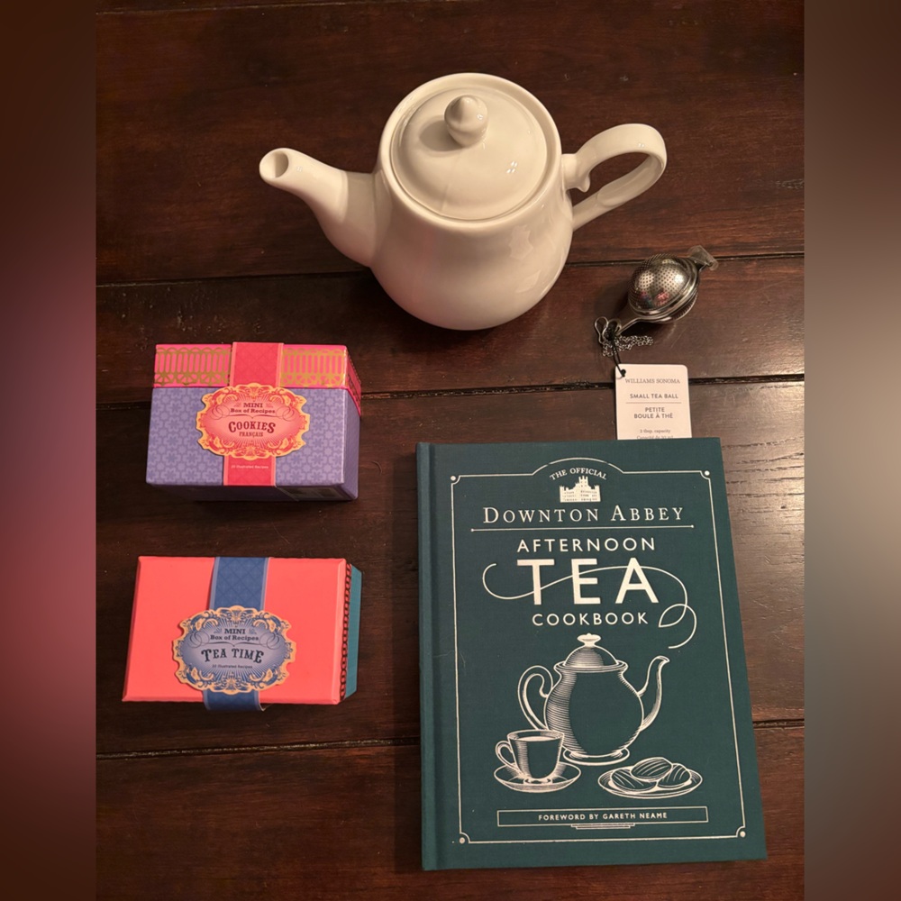 Downton Abbey Afternoon Tea Set with Cookbook
